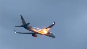 Momentul în care motorul unui avion Boeing ia FOC în timpul zborului: „Eram convinsă că s-a terminat”. Aeronava a (…)