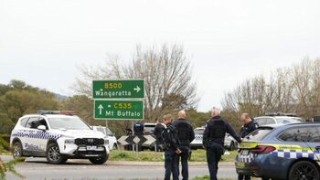 (VIDEO) Doi polițiști uciși într-un atac armat la Porepunkah, Australia. Operațiune de amploare pentru capturarea (…)
