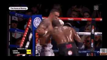 Oleksandr Usyk, KO devastator în lupta anului. Ucraineanul e campion mondial absolut la categoria grea