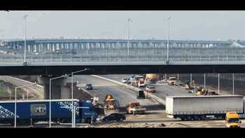 1 600 de muncitori şi 500 de utilaje lucrează de zor pentru finalizarea lotului 1 al autostrăzii Focșani-Bacău. Când (…)