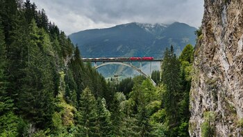 Alpii se redeschid pe șine: rute legendare, peisaje uluitoare și ponturi pentru călătoria ta de neuitat prin Europa