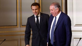 Franța a ajuns la cel mai scăzut rating financiar din istoria sa. Cauzele ce au dus la decizia agenției Fitch