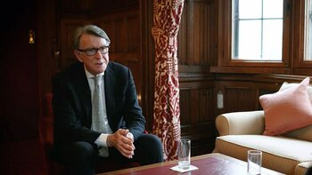 Ambasadorul britanic la Washington, demis cu scandal chiar înaintea vizitei lui Trump. Legăturile sale cu Jeffrey (…)