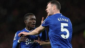 Scenă ireală la meciul de fotbal Manchester United - Everton: și-a pălmuit colegul și a fost eliminat!