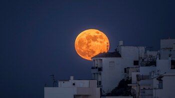 NASA confirmă: Pământul are mai multe „Luni” decât credeam