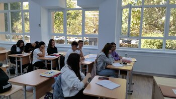 Un profesor din București vorbește despre „inflația” de medii mari din școli: „«Wellbeing-ul elevilor» nu trebuie (…)