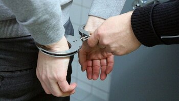 Suma uriașă pe care statul o cheltuie pentru a încarcera consumatori de droguri: de 5 ori mai mult decât ar costa (…)