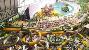Adio, Tropice. Insula exotică din mijlocul Europei: cel mai mare parc acvatic interior din lume, la doar câteva ore (…)