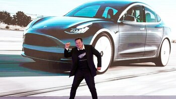 Elon Musk cere conducerii Tesla să-l concedieze dacă înnebunește