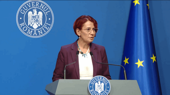 Purtătoare de cuvânt a Guvernului și-a publicat diploma de licență. A studiat la o facultate privată