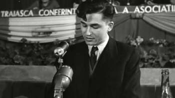 Filmare cu „tovarășul” Ion Iliescu, în 1957: „A prezentat raportul asociațiilor studențești din RPR” | VIDEO