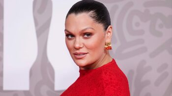 Cântăreața Jessie J se operează din nou! Cancerul mamar îi dă bătăi de cap