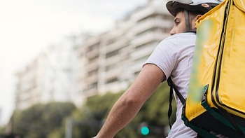 A apărut primul SINDICAT din România destinat exclusiv șoferilor și curierilor de pe Uber, Bolt, Glovo sau Wolt. Se (…)