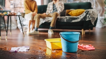 Locatarii obligați să își despăgubească vecinii! Reguli pentru proprietarii de apartamente!