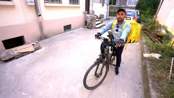 Rahman a plecat din Bangladesh pentru un viitor mai bun. Cât câștigă în România și ce face cu banii