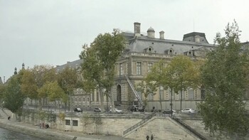 Jaf la Muzeul Luvru din Paris! Hoții au furat bijuterii inestimabile, în doar 7 minute. Instituția, închisă de urgență