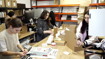 Centrele regionale ale marilor magazine au dus la explozia cererii pentru depozite, scurtând timpul de livrare