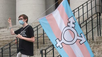 Mania transgender nu s-a terminat încă