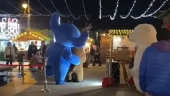 VIDEO Scandal la Târgul de Crăciun din Constanța: personaje pentru copii, surprinse în scene obscene. Părinții cer (…)