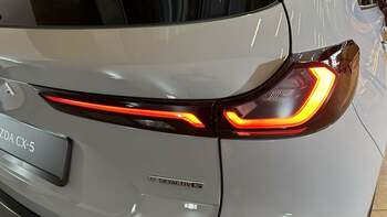 Mazda CX-5 a fost prezentată în România. Cât costă pe piața locală SUV-ul ce concurează cu Kia Sportage