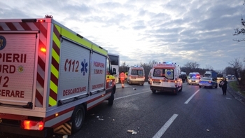 Accident grav în Mureș: cinci persoane rănite, una încarcerată, în urma coliziunii a trei autoturisme