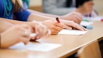 Bacalaureat cu...surprize! Un elev a picat pentru că a adormit în timpul examenului: 'M-au trezit supraveghetoarele (…)