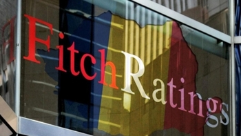 BREAKING Fitch menține ratingul României la BBB- cu perspectivă negativă. Agenția avertizează asupra riscurilor majore