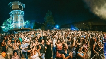 Două festivaluri în aceeași seară și zeci de mii de oameni care s-au distrat în București și Mamaia