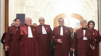 Judecătorii CCR, călătorii pe sume uriașe ca să studieze democrația, stilouri de peste 20.000 de euro, bilete la (…)