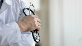 Cadrele didactice de la universitățile de Medicină vor putea ocupa posturi în spitale doar prin concurs