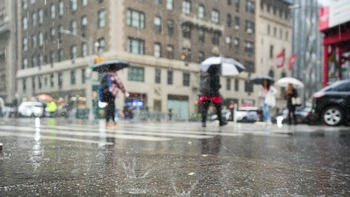 Meteorologii ANM anunță cod galben de furtuni în 17 județe! România, lovită de ploi torențiale și grindină