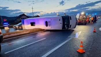 Un microbuz plin cu 11 oameni s-a răsturnat pe șosea la Veștem, în Sibiu. A fost activat Planul Roșu de Intervenție (…)