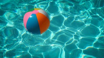 Cum să pregătiți piscina pentru sezonul estival
