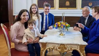 Familia Dan, Nicușor, Mirabela, Aheea și Antim, au înmuiat inima cuplului Stocker, Cancelarul Austriei. Care sunt (…)