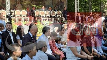Președintele Nicușor Dan nu a participat la festivităţile de la Constanţa. A mers cu familia la mănăstirea Sâmbăta (…)