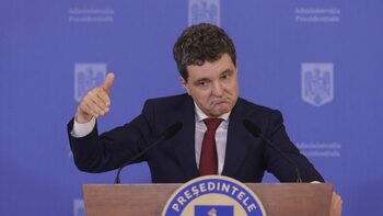 ”Nicușor ne serveşte rapoarte ca să acopere anularea alegerilor. Vine cu dovezi servite de securiști şi vrea să bage (…)