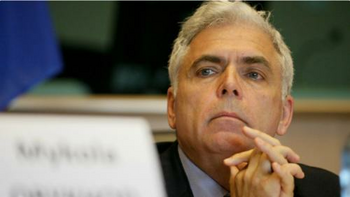 O ÎNTÂLNIRE DE O AMENINȚĂTOARE IRELEVANȚĂ