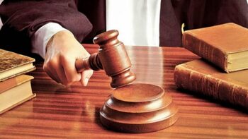O judecătoare, trimisă în judecată. A întârziat patru ani redactarea unei sentințe penale într-un dosar de tentativă (…)