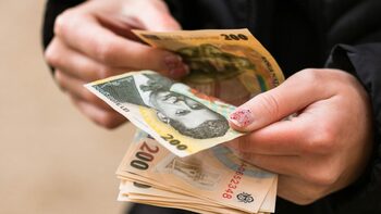 Mii români au pierdut bani după ce au urmat sfaturi financiare de pe rețelele sociale. Cum să te ferești