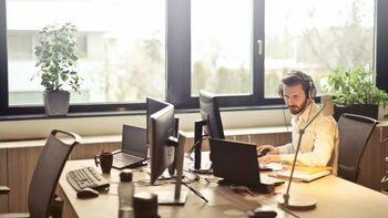 Munca peste program este srict interzisă. Ce spune legea
