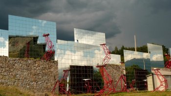 România construiește o fabrică de oglinzi pentru cel mai puternic laser din lume. Fiecare va costa câte 1 milion de euro