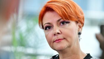 Olguța Vasilescu acuză guvernul că nu plătește salariile angajaților din cultură și protecție socială și că a oprit (…)