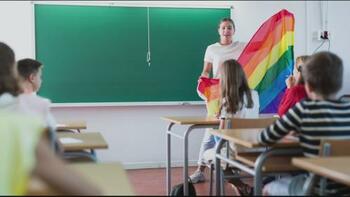 Părinți din Germania dau în judecată școala pentru arborarea steagului LGBT