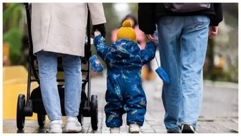 Acești părinți pot primi 1.500 de lei pe lună! Ce trebuie să facă mamele și tații pentru a încasa banii!