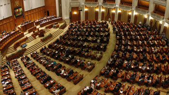 Se cer sacrificii de la români, dar parlamentarii și-au votat călătorii cu avionul la clasa business! Șampanie și (…)