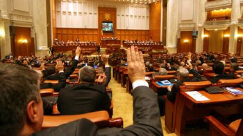 Președintele Nicușor Dan a anunțat că va retrimite Legea antisemitismului la Parlament