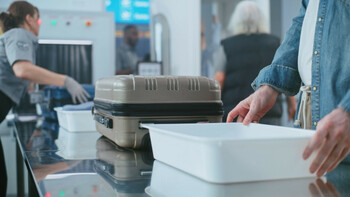 Au început modernizările la Aeroportul Otopeni! Pasagerii vor putea călători cu lichide în recipiente mai mari de (…)