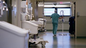 Occidentul se pregăteşte pentru super-gripă: în UK, 112 e apelat de 7.000 de ori pe zi. Care sunt simptomele