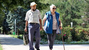 Pensionarii pot primi ajutoare. Ce categorie de vârstnici pot încasa în total 525 de lei înainte de Sărbători