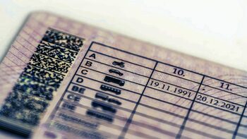 Ce drepturi ai cu un permis Categoria B în 2025, ce poți să conduci. Noile reguli din Codul Rutier
